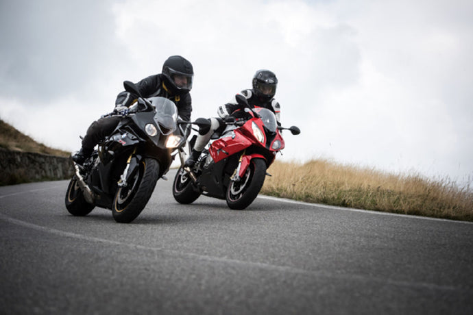 COME COMPORTARCI IN MOTO SULLA STRADA?